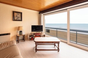 Classic Apartment, 3 Bedrooms | Living room - Apartment in Middelkerke, Beach Views (Middelkerke)