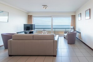 Comfort Apartment, 3 Bedrooms | Living room - Apartment in Middelkerke, Beach Views (Middelkerke)