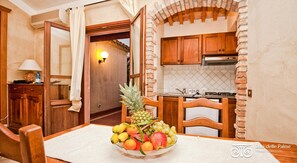 Classic Apartment, 2 Bedrooms | Dining - Apartments in Pula With Shared Saltwater Pool (Pula)