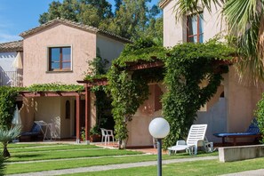 Elite Apartment, 1 Bedroom | Exterior - Apartments in Pula With Shared Saltwater Pool (Pula)