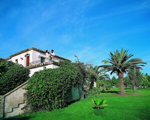 Exterior - Apartments in Pula With Shared Saltwater Pool (Pula)
