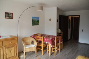 Living room - Apartment With Parking for 6 People (Chatel)