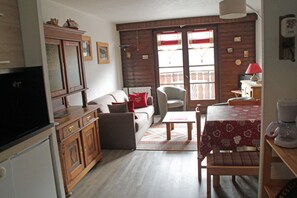 Living room - Apartment With Parking for 6 People (Chatel)