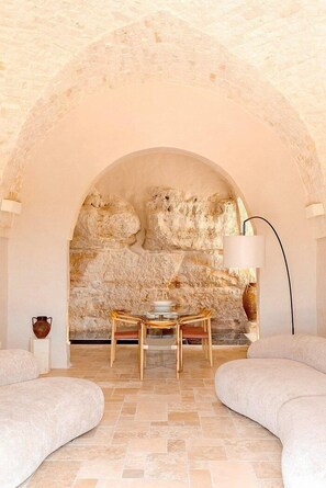 Interior - Villa Petraluce: A spacious three-story villa surrounded by olive groves, with Free WI-FI. (Ostuni)