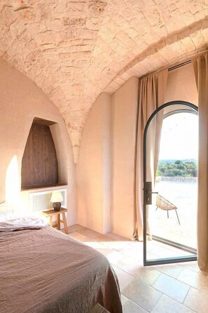 Free WiFi, bed sheets - Villa Petraluce: A spacious three-story villa surrounded by olive groves, with Free WI-FI. (Ostuni)