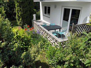 Outdoor dining - Apartment Thea on the first floor with terrace (Chieming)