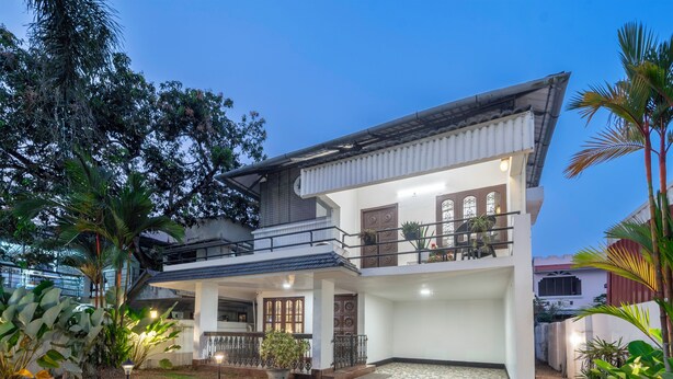A two-story house with a balcony, a covered porch, and a paved driveway. - Alaya Stays 3BHK Riviera Residence Villa (Ambalapuzha)