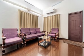 Living area - Alaya Stays 3BHK Riviera Residence Villa (Thuravoor Thekku)