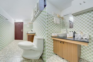 Deluxe Villa | Bathroom - Alaya Stays 3BHK Riviera Residence Villa (Thuravoor Thekku)