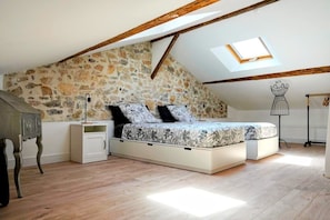 2 bedrooms, iron/ironing board, travel cot, free WiFi - Charming 100m² in the heart of the old town/ 10min Croisette & Beach. Air-conditioned (Cannes)
