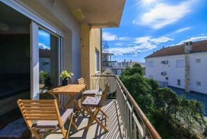 Outdoor dining - Holiday apartment with air conditioning (Crikvenica)