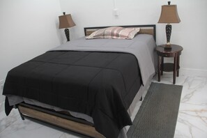 1 bedroom, iron/ironing board, WiFi, bed sheets - Wonderful studio with AC in charming Miramar (Miramar)