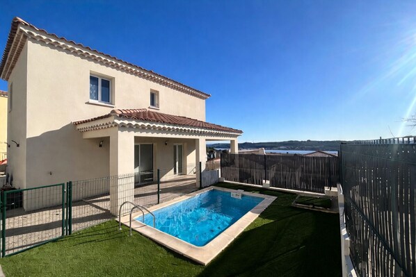 Pool - Vrbo Property (Aramon)