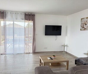 Living area - Vrbo Property (Aramon)