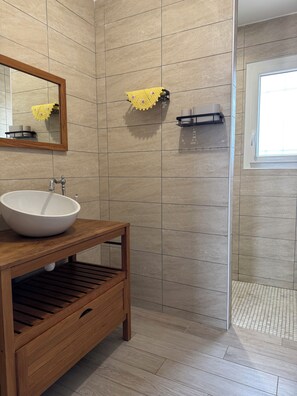 Bathroom - Vrbo Property (Aramon)