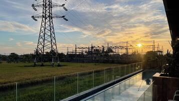 Deluxe Room, Patio, Pool View | Courtyard view