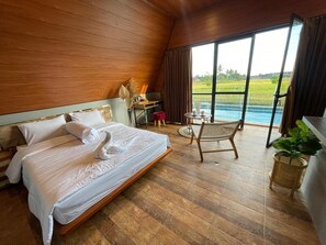 Phòng Deluxe, sân hiên, quang cảnh hồ bơi