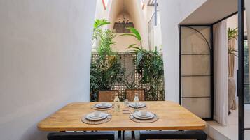 Deluxe Villa, Balcony, Pool View | Dining