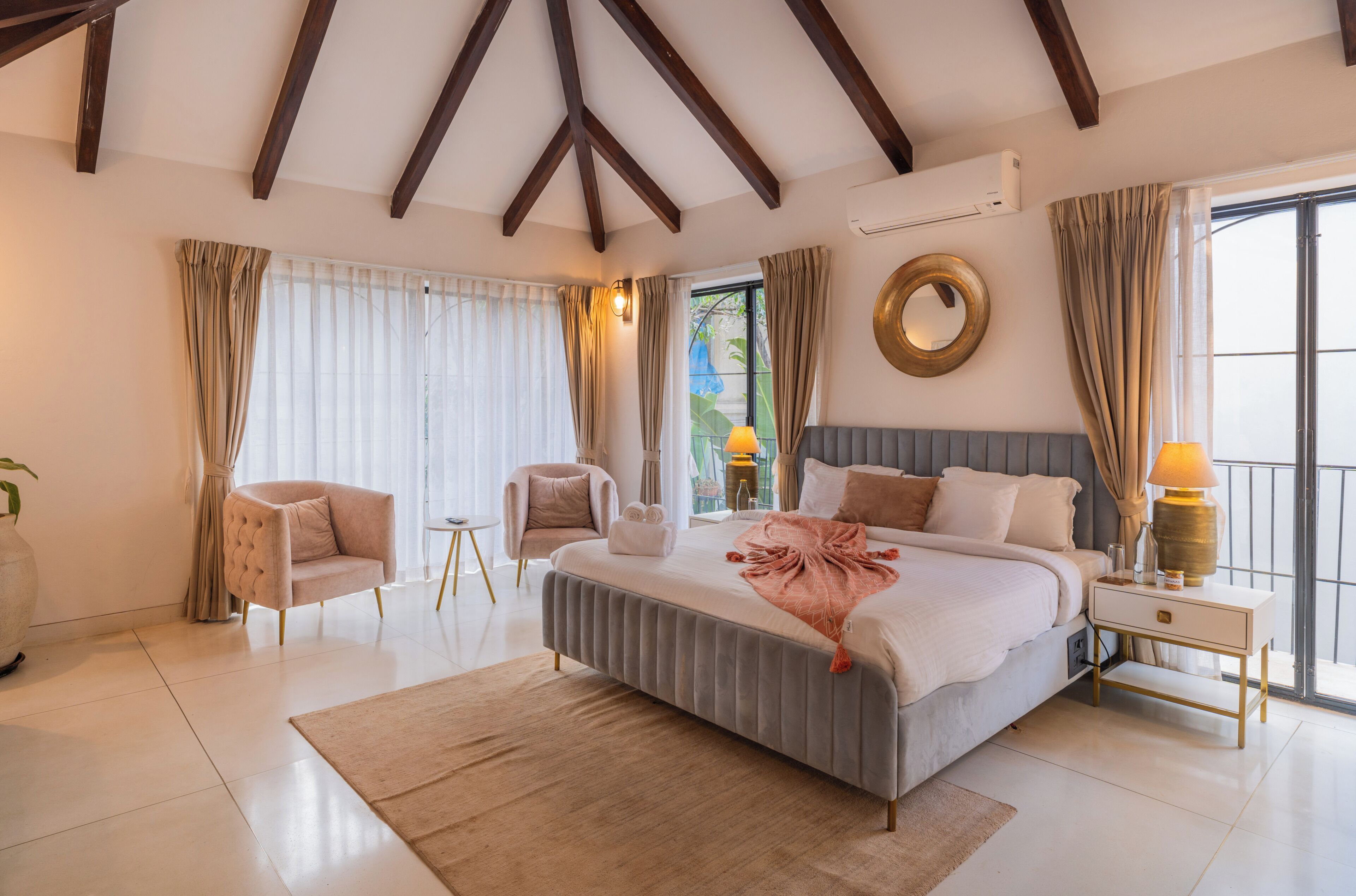 Deluxe-huvila, parveke, näköala uima-altaalle