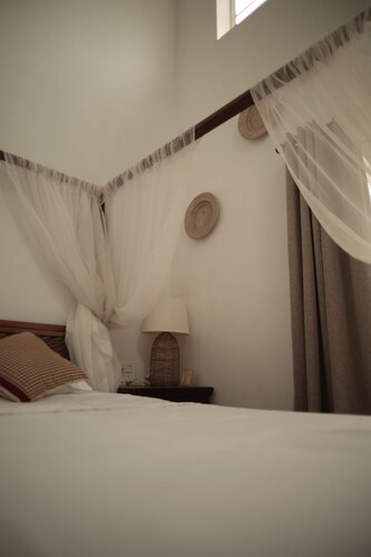 ELIVAAS Palliath House-1-Room 