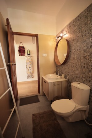 Bathroom - ELIVAAS Palliath House-1-Room  (Thuravoor Thekku)