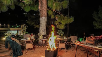 Tempat makan outdoor