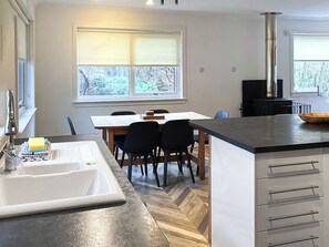 Dining - 3 bedroom accommodation in Spean Bridge, Fort William (Spean Bridge, Fort William)