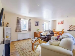 TV - 1 bedroom accommodation in Llanfair Caereinion (Llanfair Caereinion)