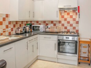 Dishwasher, high chair - 1 bedroom accommodation in Llanfair Caereinion (Llanfair Caereinion)