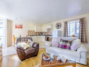 TV - 1 bedroom accommodation in Llanfair Caereinion (Llanfair Caereinion)