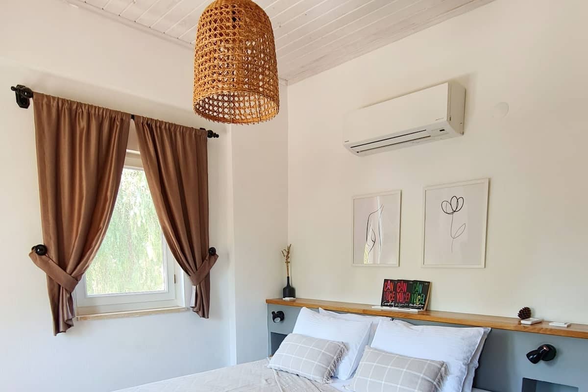 Deluxe Room, 1 Queen Bed, Non Smoking, City View