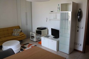 TV - Holiday apartment with pool and air conditioning (Lazise)