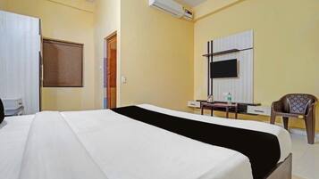 Suite | Desk, free WiFi