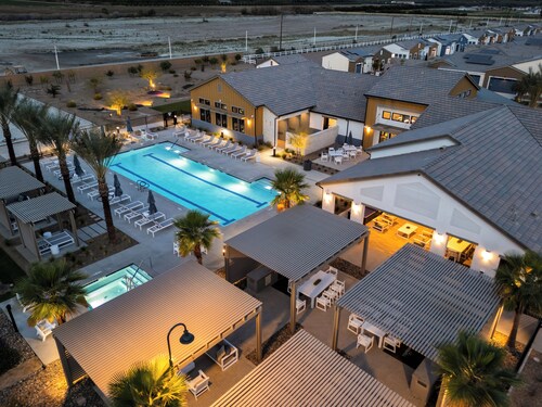 Luxury Desert Escape | Resort Pool + Firepit + Hot Tub + Coworking Lounge + Gym