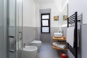 Bathroom - Vrbo Property (Roma)