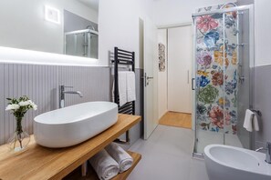 Bathroom - Vrbo Property (Roma)