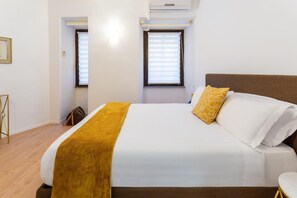 Room - Vrbo Property (Roma)