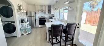 Cozy 1-bedroom cottage in beautiful Clovis with AC and private outdoor patio