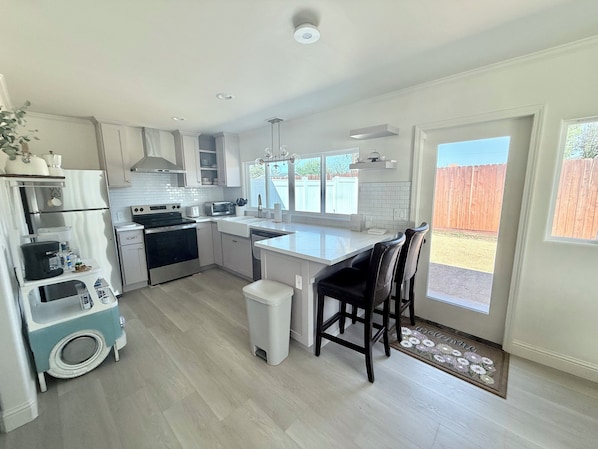 Fridge, microwave, oven, dishwasher