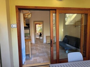 Outdoor dining - Peaceful  Residence Abbaechelu B4 1 bedroom apartment sleeps 4 unit 2 (Santa Margherita di Pula)