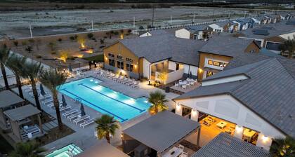 Luxury Desert Escape | Resort Pool + Firepit + Hot Tub + Coworking Lounge + Gym