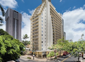 Exterior - Better Choice for your Vacation! 3 Units w/ City View, Kitchen, Pool (Honolulu)