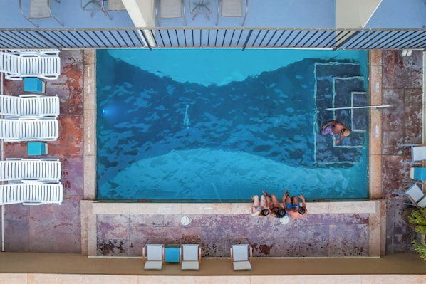 Pool - Unforgettable Beach Trip! 2 Spacious Units with Kitchenettes, City View! (Honolulu)