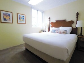Room - Hawaii Vacation! Outdoor Pool, Kitchenette, Onsite Dining, Minutes to Beach! (Honolulu)