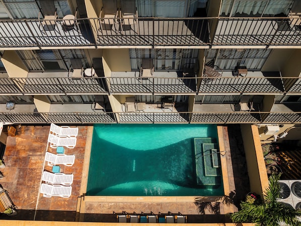 Pool - Family and Friends Retreat! City View, Outdoor Pool, Kitchenette! (Honolulu)