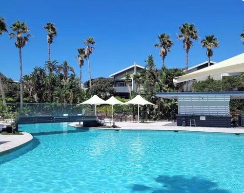 Tranquil Garden Villa Magenta