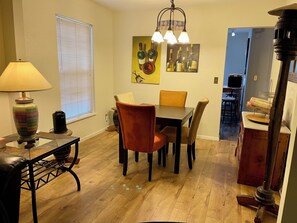 Dining - Your World Cup HQ: Great Location! Private 2BR Duplex, 20 minutes to Arrowhead. (Overland Park)