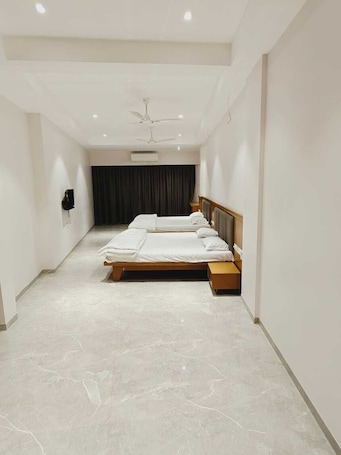 Deluxe Room. LL Palace