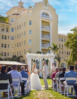 Outdoor banquet area - British Colonial Nassau (Nassau)