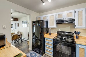 Private kitchen - Quiet Anchorage Home: Near Parks, Hikes & Airport! (Anchorage)